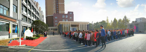 洛阳嘉盛向高新区第二实验学校捐赠校训石的落成仪式隆重举行！