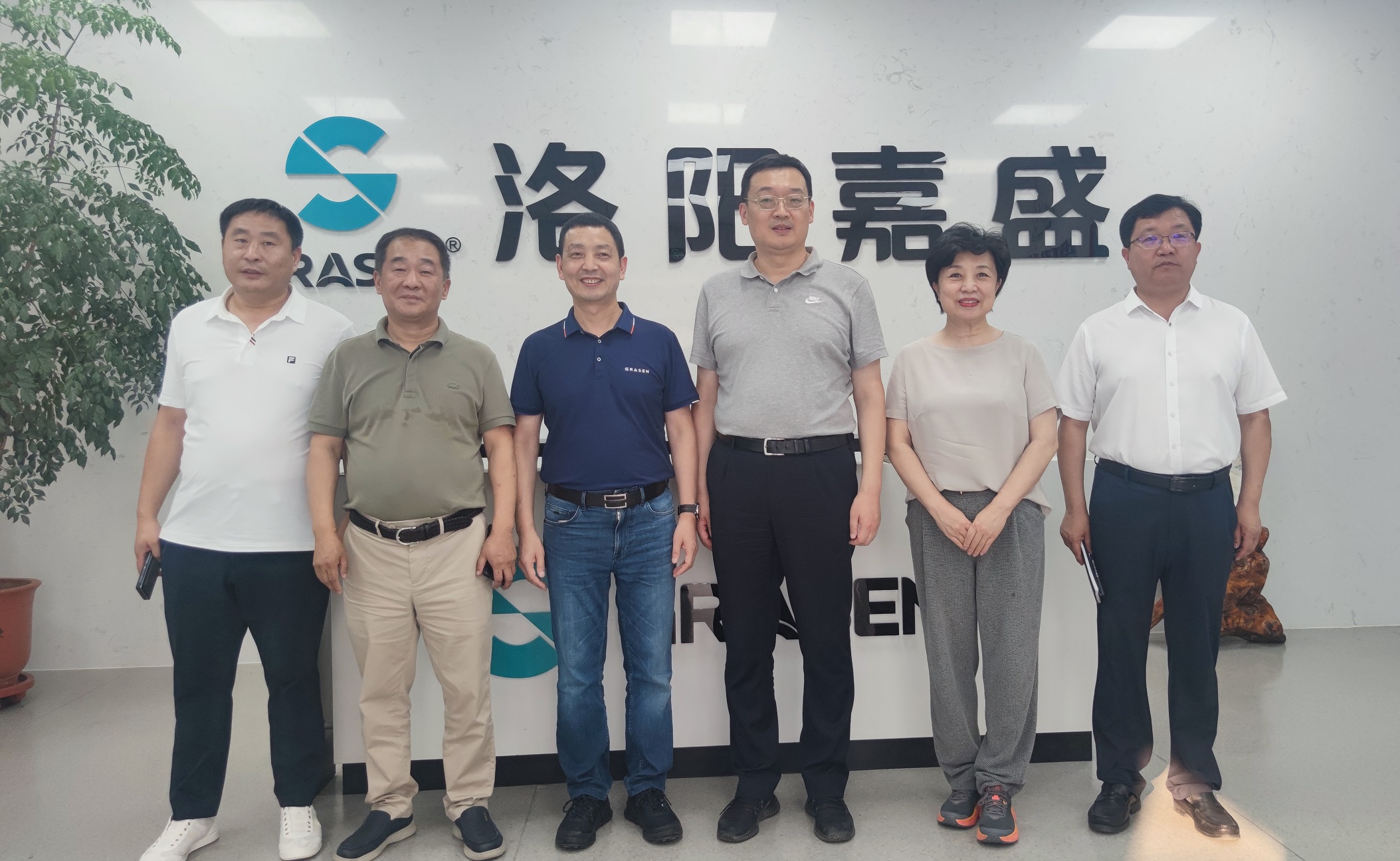 青岛市政府副秘书长张琳一行莅临嘉盛公司考察调研
